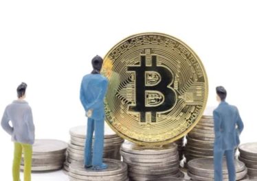 Binance CEO CZ Faces CFTC Suit Amidst Crypto Industry Controversies